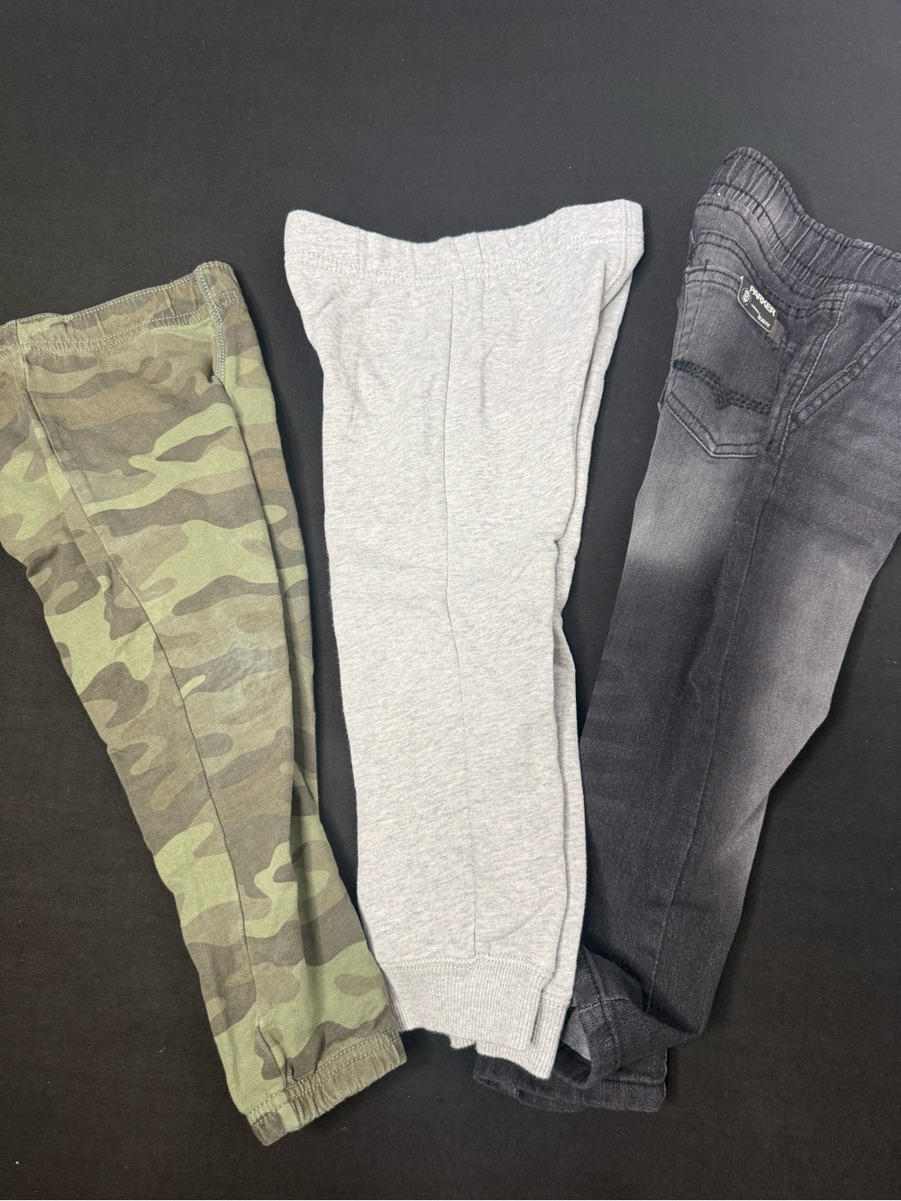 Parker/carters Kids 3-Pack boys pants in Camo Green, Light Gray, Washed Black S4